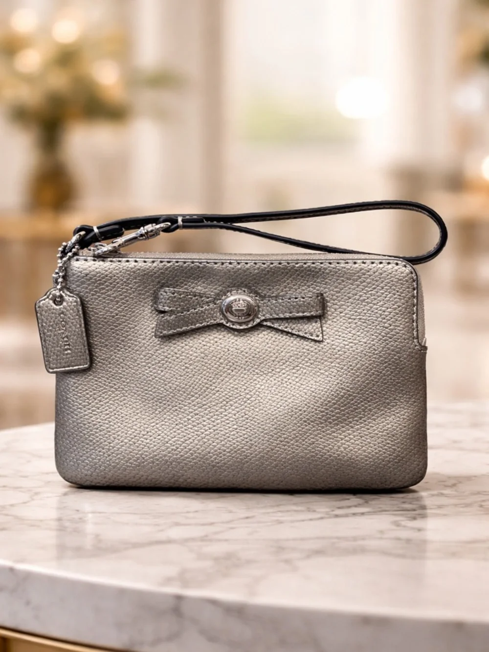 EUC Coach Metallic Gunmetal Silver Leather Wristlet Clutch - Picture 2 of 8